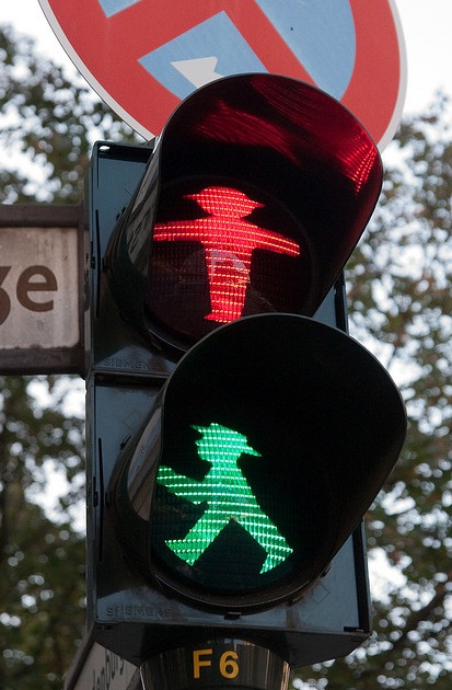 red light green light red light green light
